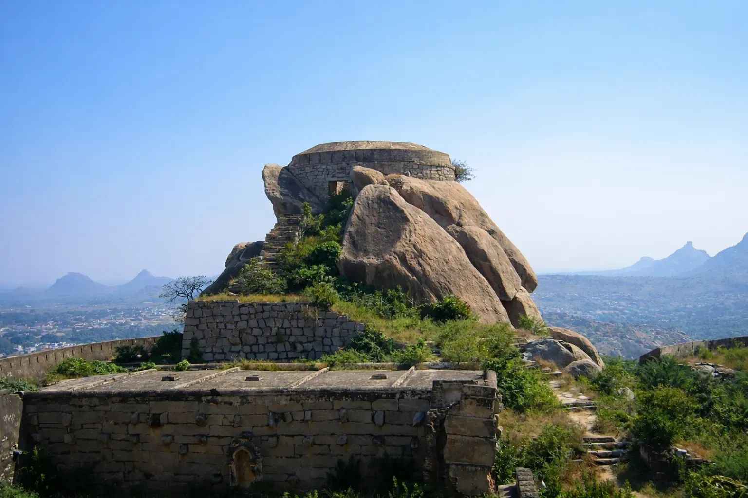 Madhugiri fort